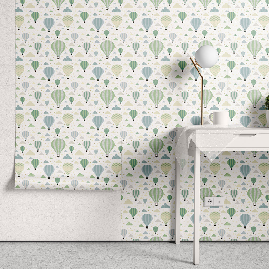 Papel de Parede Adesivo Menino Balões e Nuvens Verde