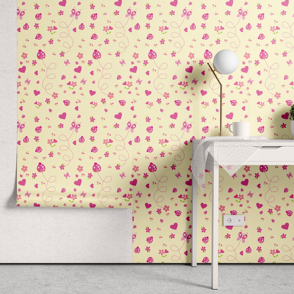 Papel de Parede Adesivo Menina Joaninha Floral