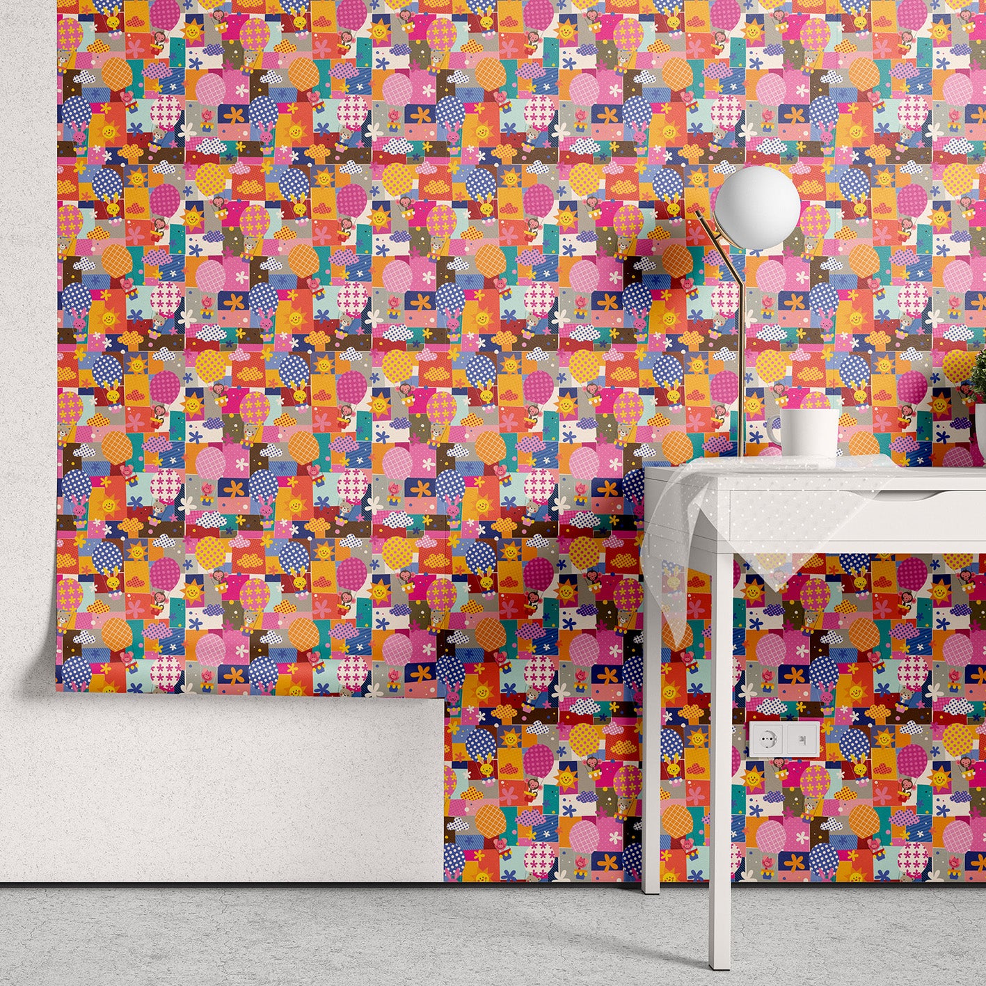 Papel de Parede Adesivo Menina Balão de Retalhos